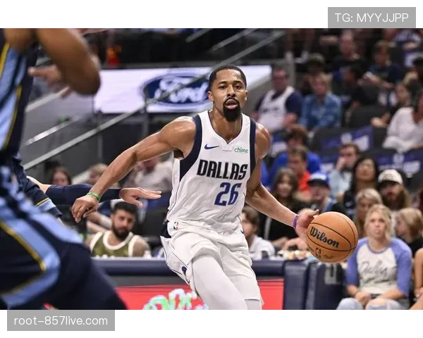 国王队利用换防后低位背打 成破解挡拆进攻利器